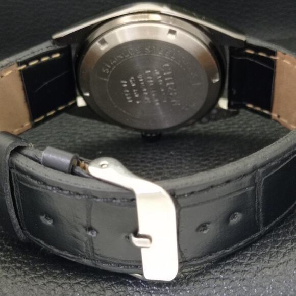 Vintage 1972 Citizen Automatic Mens Silver Watch W/daydate & Red accents - Picture 2 of 9